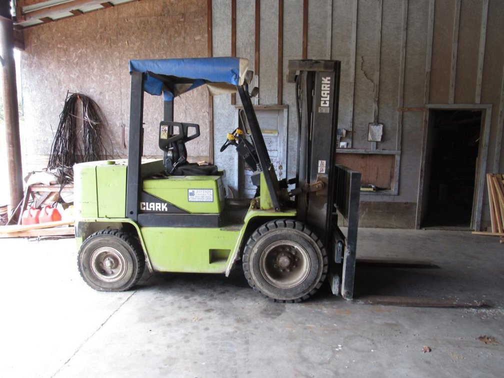 Clark Fork Lift Model Gpx40 Gas 5619 Hours This Item Can Not Be Pick Up Till 5Pm On Saturday