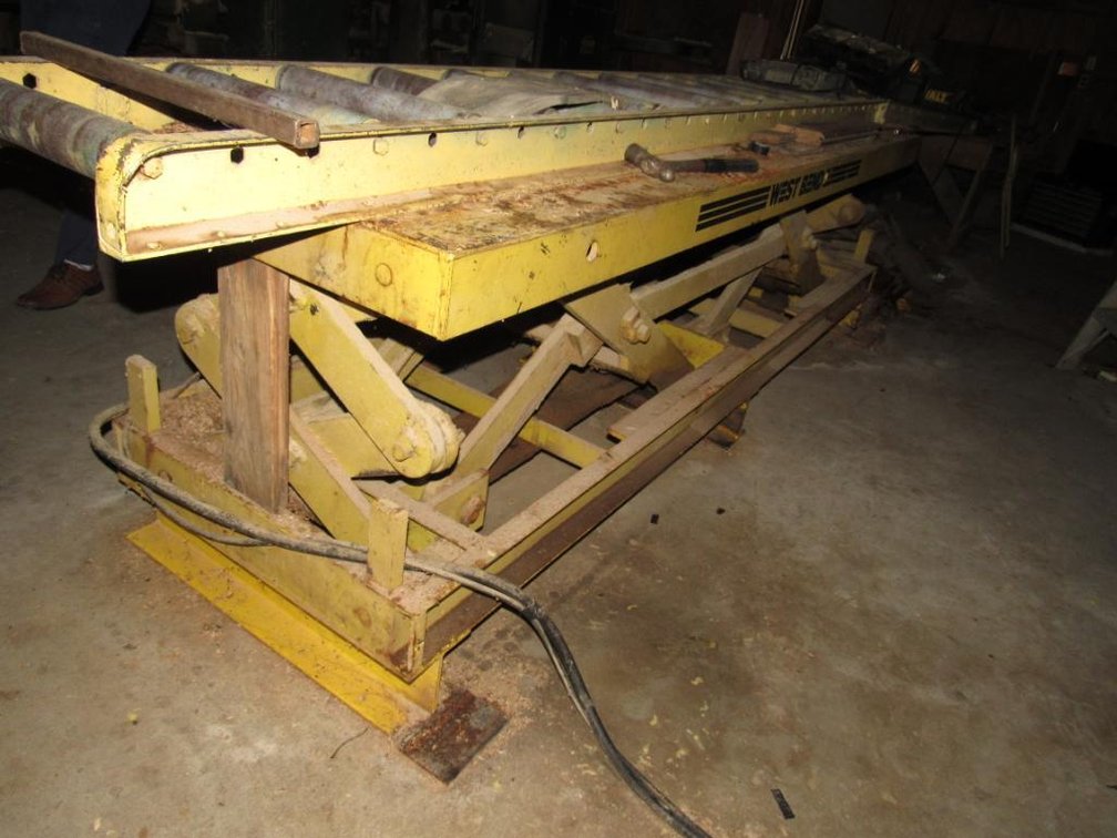 WestBend Hydraulic Table with Rollers