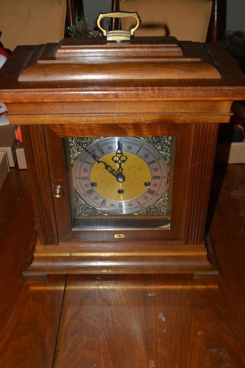 Jostens mantel clock w/ key