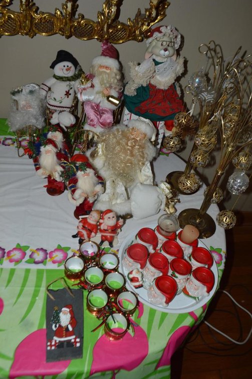 Christmas d�cor, candleholders, Santa's, etc.