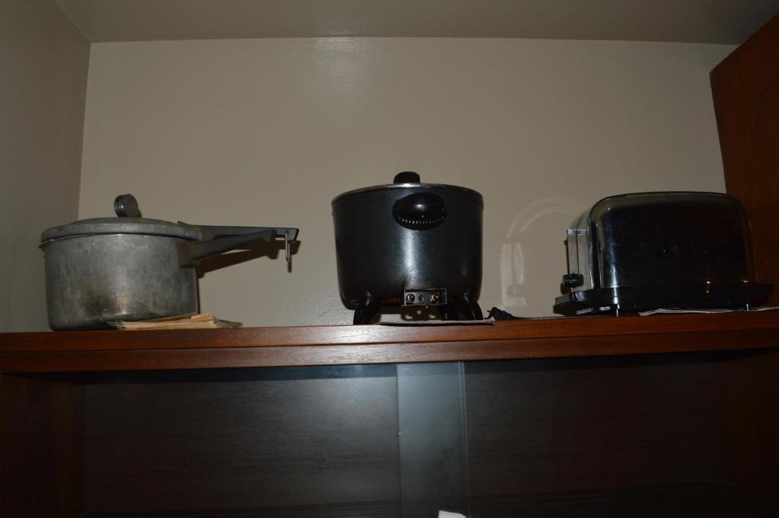 Pressure cooker, kettle & toaster