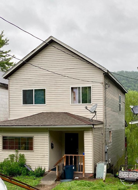 1017 Temple Street – Hinton, WV 