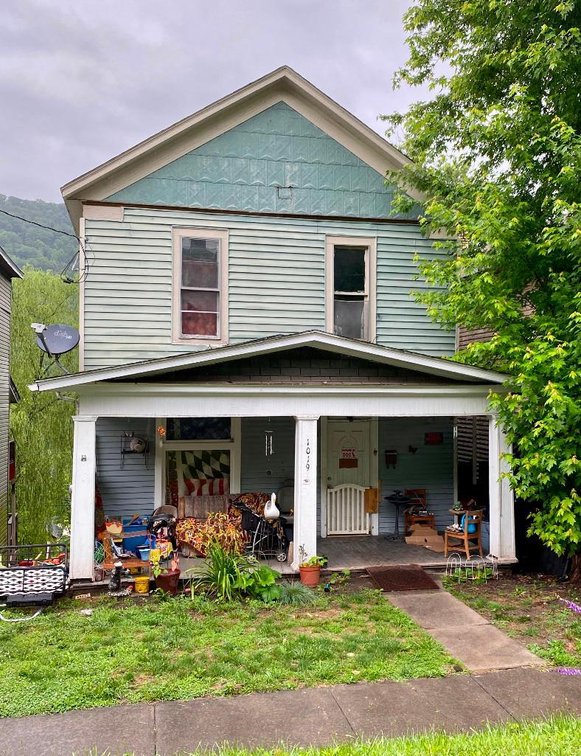 1019 Temple Street – Hinton, WV 