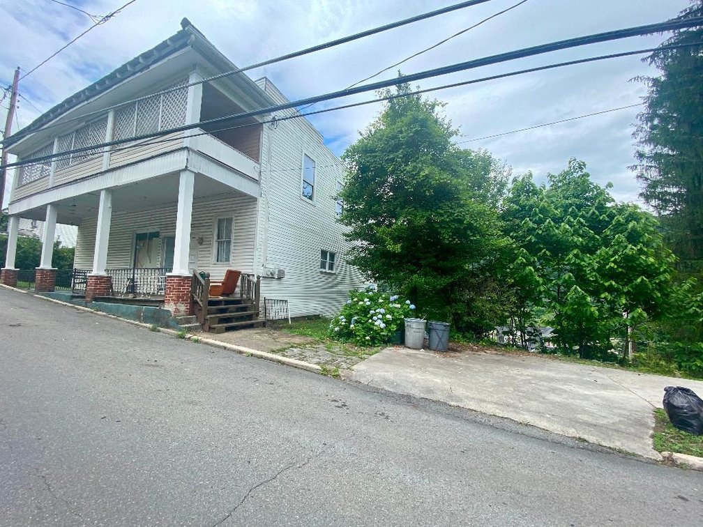 1401 Temple Street – Hinton, WV 