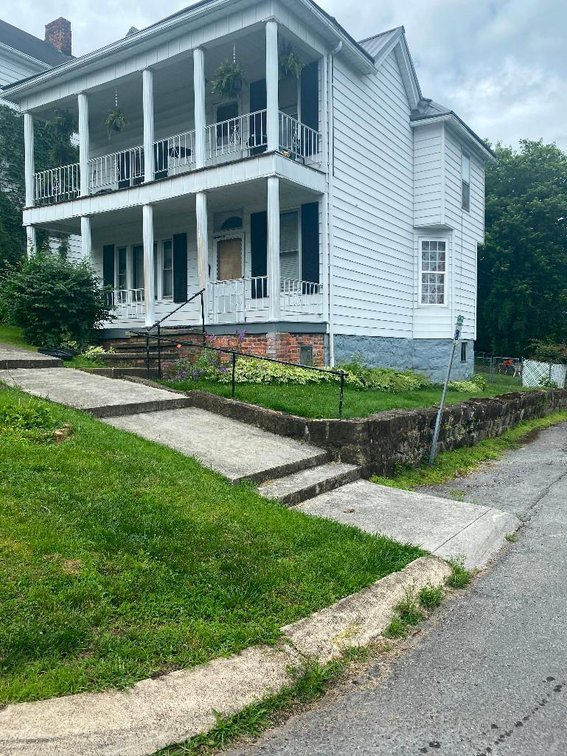 312 6th Avenue – Hinton, WV 