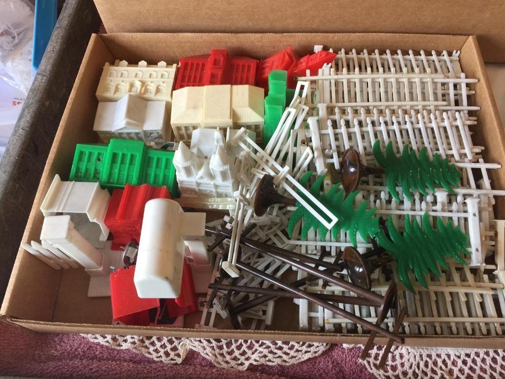 Vintage Christmas: plastic house light covers and plastic fencing