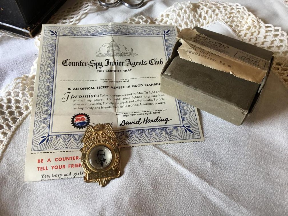 Vintage COUNTER SPY JUNIOR AGENTS CLUB Official pin & certificate Pepsi Cola mail in premium w/box
