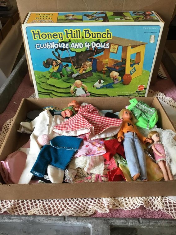 Vintage Skipper and Dawn doll, handmade clothing, and Honey Hill Bunch Clubhouze