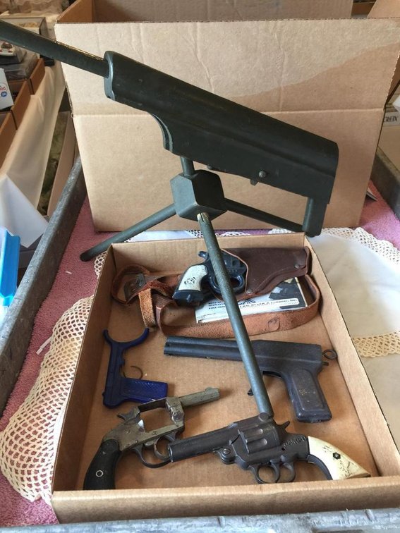 Lot of vintage play guns: Rare 1930 Stevens cast iron Bang-o cap gun, holster, wood machine gun