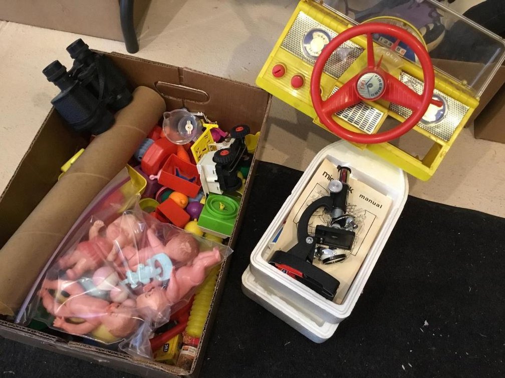 Lot vintage toys and parts