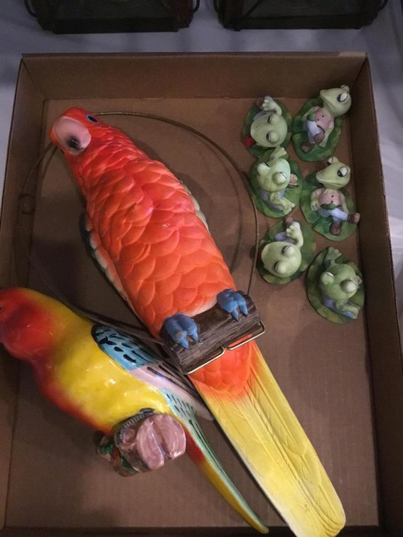 Two ceramic hanging parrots and set of porcelain frogs