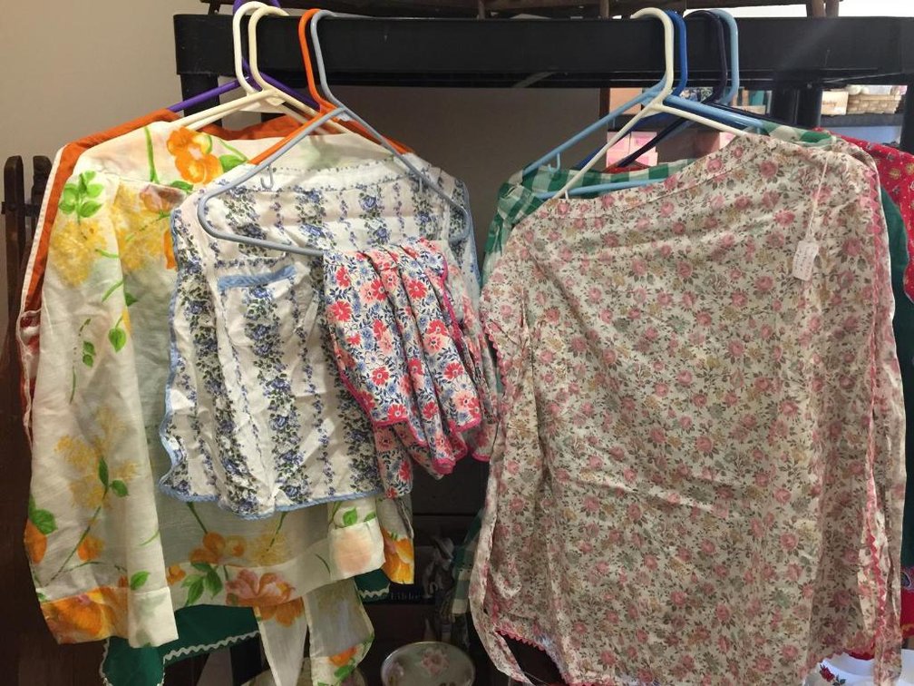 Vintage lot of handmade cotton aprons, looks 1940's material