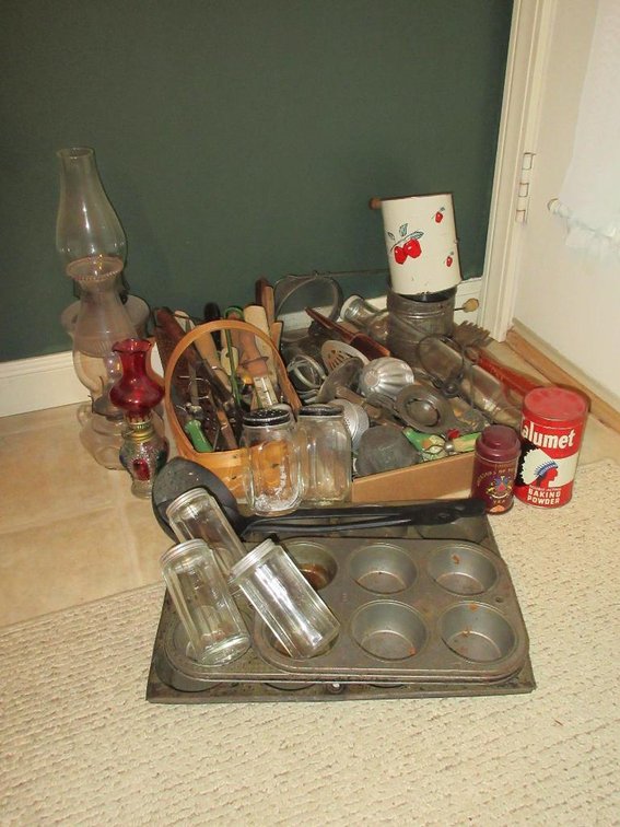 Vintage kitchen utensils w/ Case XX kitchen knife