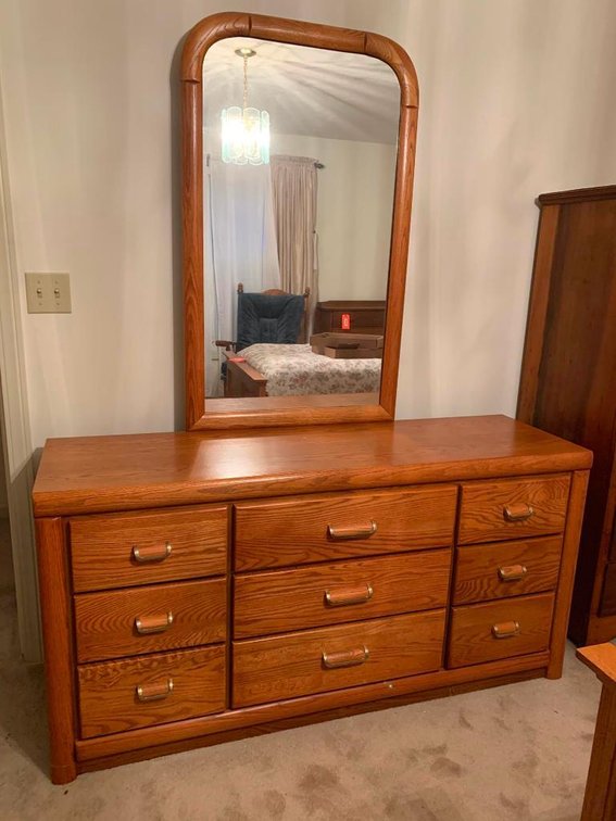 Broyhill dresser w/ mirror