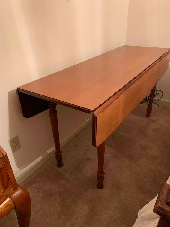 Drop leaf table