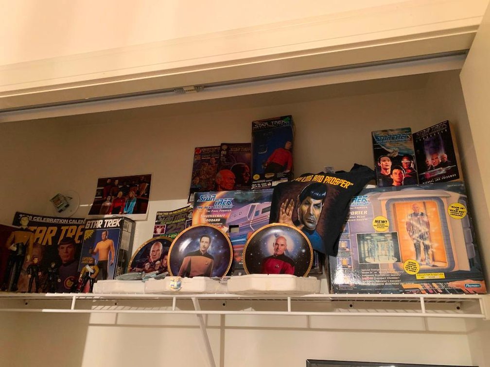 Large collection of Star Trek memorabilia and die cast USS Enterprise