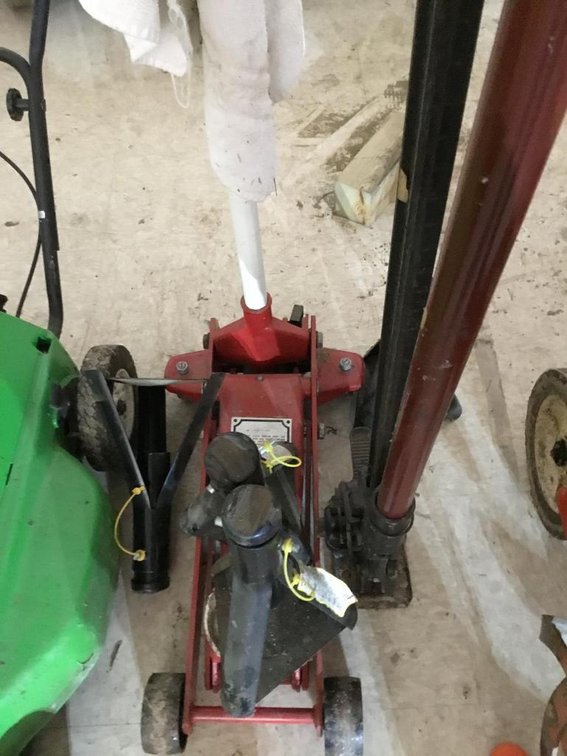 Floor jack, bumper jack and jack stands