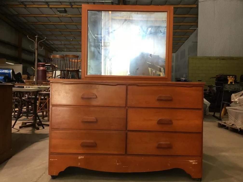 Dresser w/ mirror