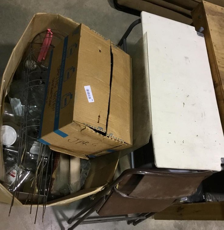 Lot of glass bottles, Mason jars and rolling cart