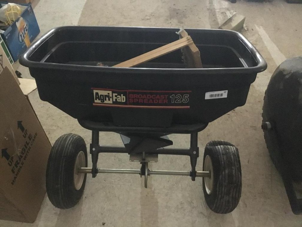 Agri-Fab Broadcast spreader 125