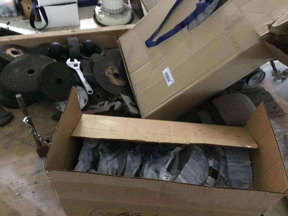 Lot of electric motor, grinding wheel and safety glasses