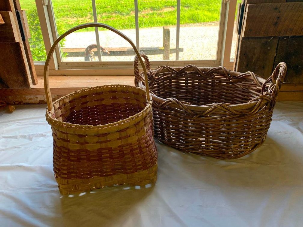 2 Decorative baskets
