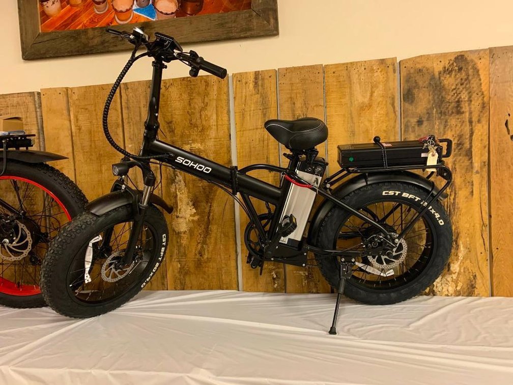 Sohoo electric bicycle w/ extra battery & key serial # JT2019060396
