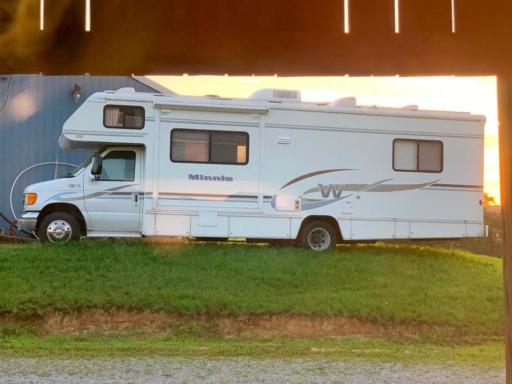 Minnie Winnebago Ford E-450 Super Duty