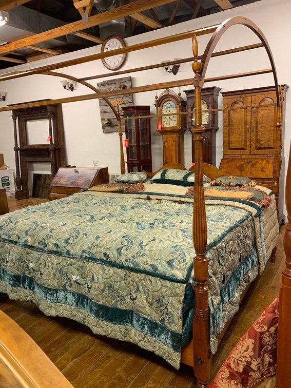 Canopy bed w/ bedding