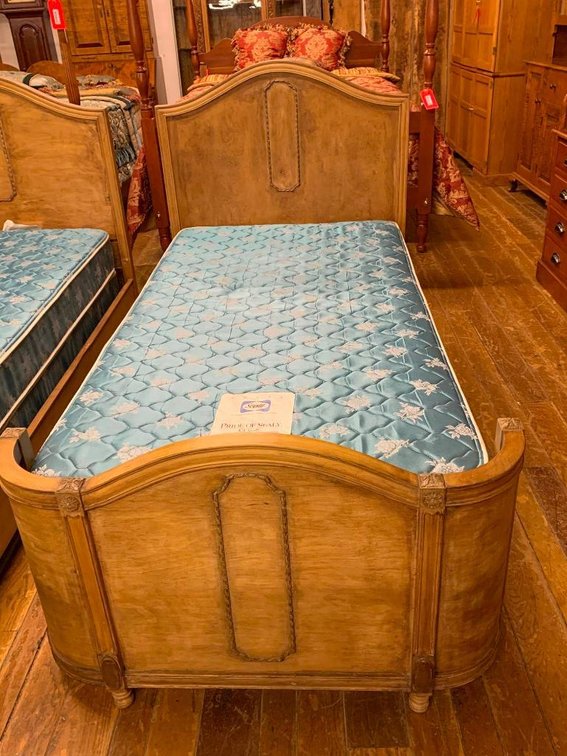 Twin bed complete w/ mattress