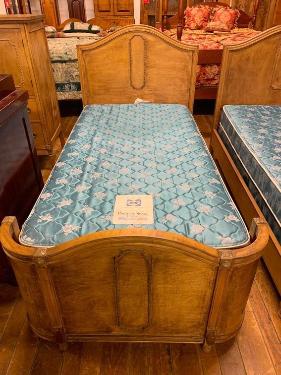 Twin bed complete w/ mattress