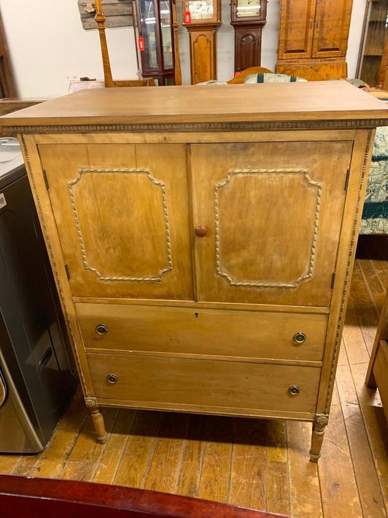 Chest w/ drawers