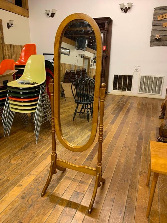 Standing mirror
