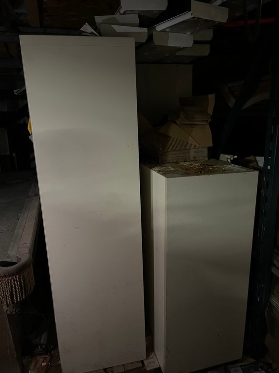 Cabinets/Surrounding materials