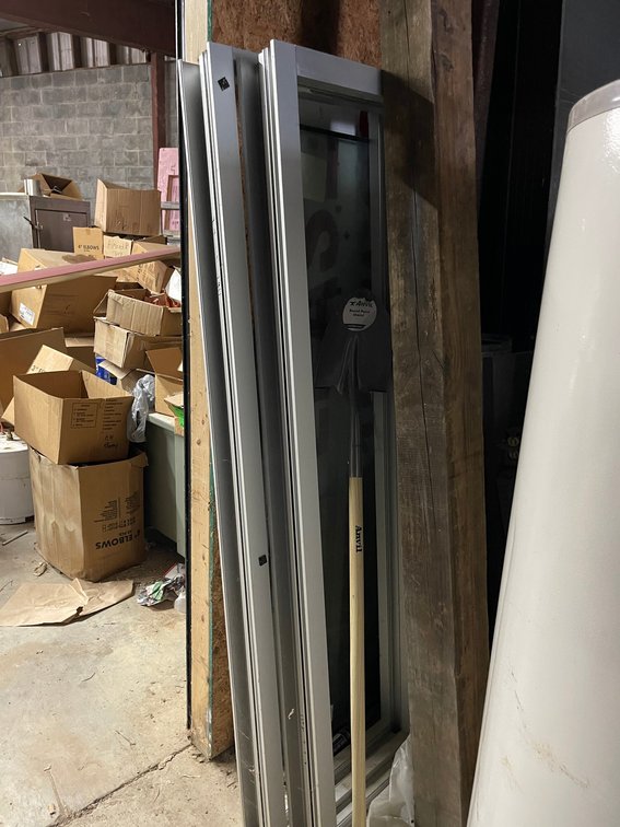 Sliding door/shovel