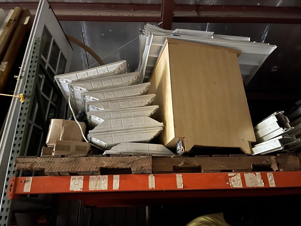 Assortment of light fixtures/materials