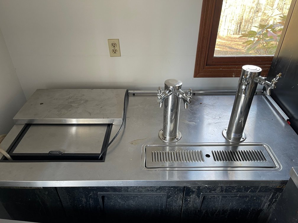 Beer keg tap/cabinet