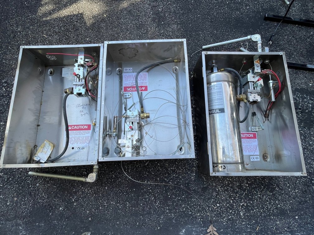 3 Safety cabinets (Ansul)