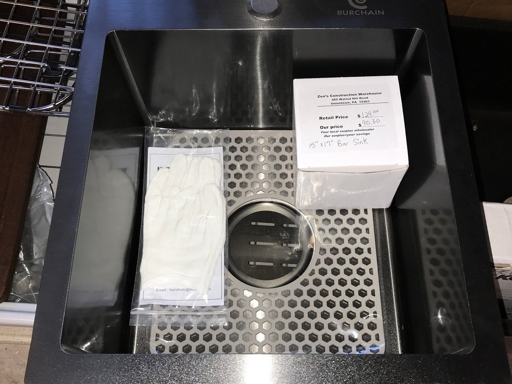 Bar sink w/ drain