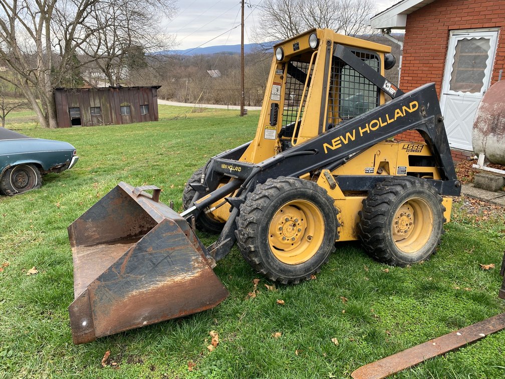 New Holland 555 Deluxe Skid Steer with 1,013 Hours