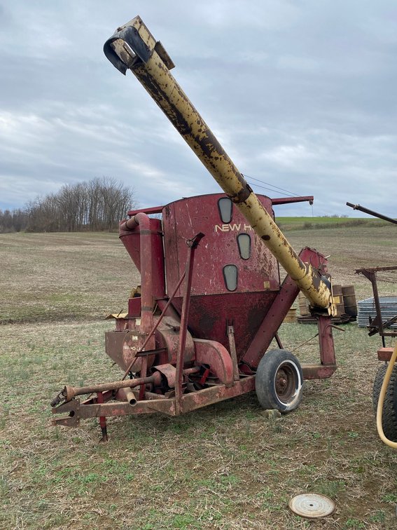New Holland Feed Grinder Model 352