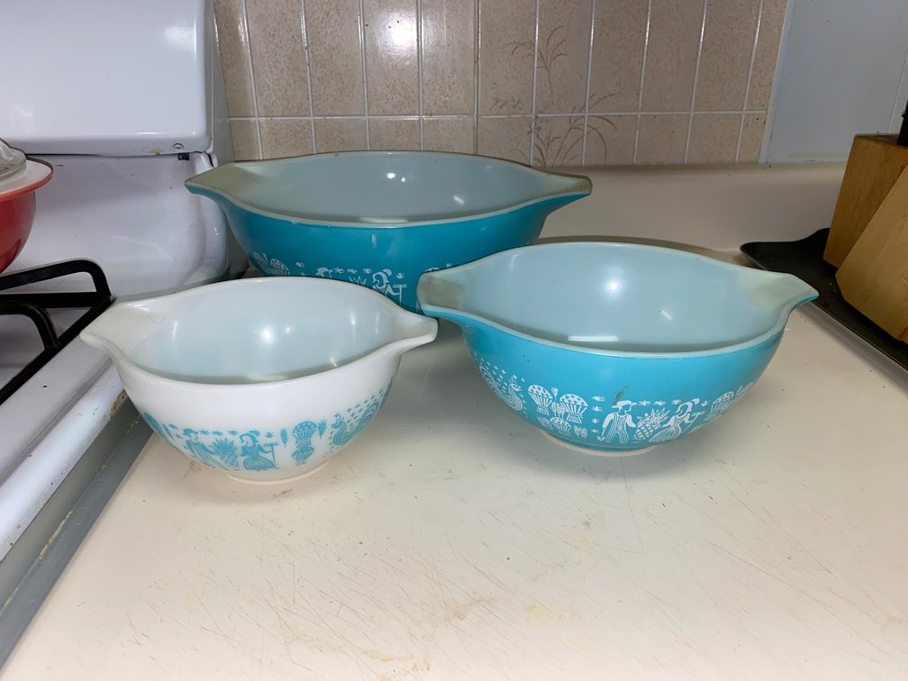Pyrex vintage stacking bowls