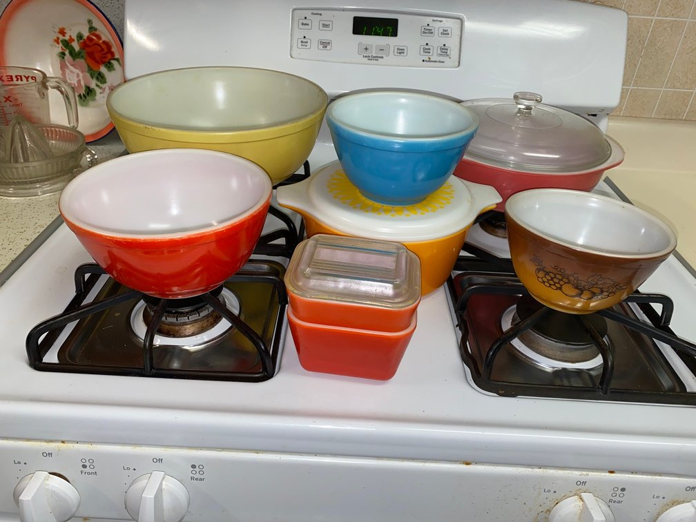Vintage Pyrex bowls