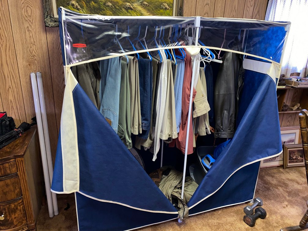 Men's clothes and shoes; pants size 44x32, jacket size XXL