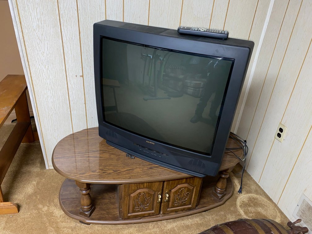 Sanyo 32" TV and coffee table