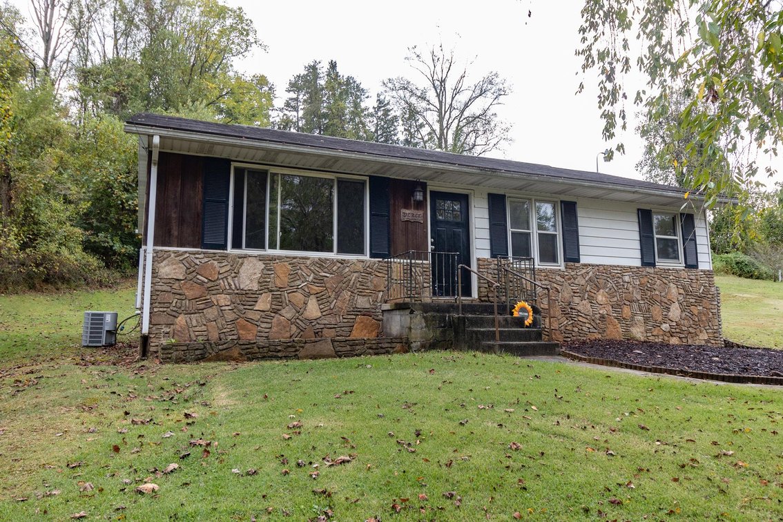 Image for SOLD $89,100 - 3 Bedroom on 1.8 Acres in Fairmont