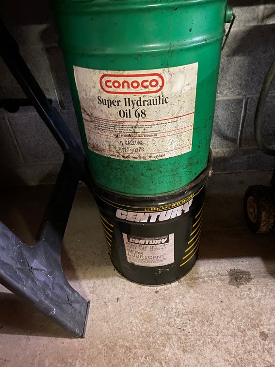 Hydraulic oil