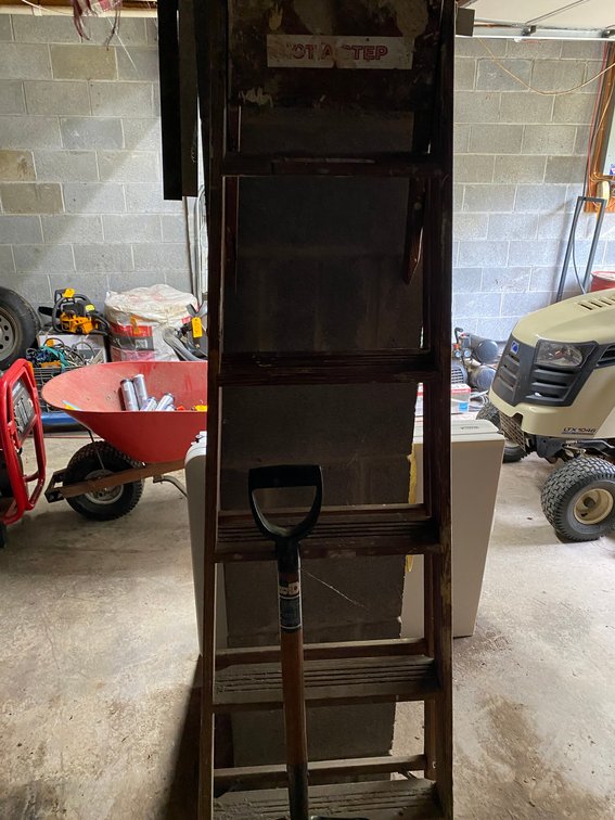 Werner 6' stepladder and shovel
