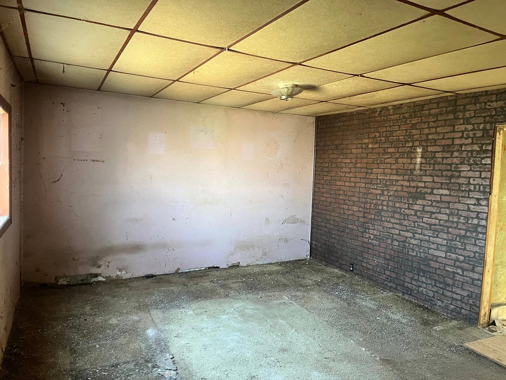 Image for SOLD $27,500 - 3 Bedroom Huntington Home