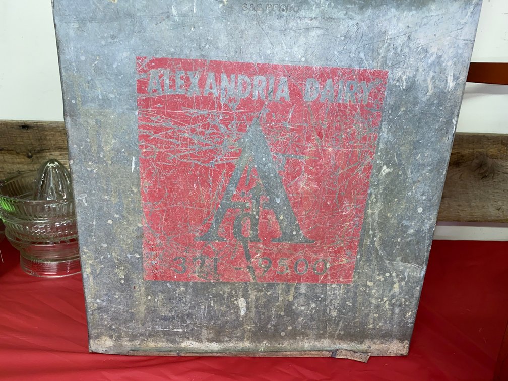 Outdoor milk receiving box